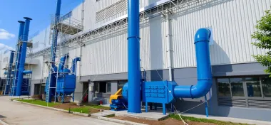 Hệ thống quạt công nghiệp kết hợp đường ống và tháp than hoạt tính