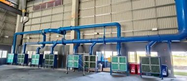 Hệ thống quạt công nghiệp kết hợp đường ống và tháp than hoạt tính