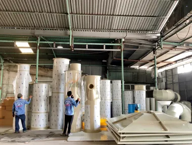 Hệ thống lắp đặt linh kiện quạt, đường ống và bồn lọc vi sinh PP (Polypropylene) 